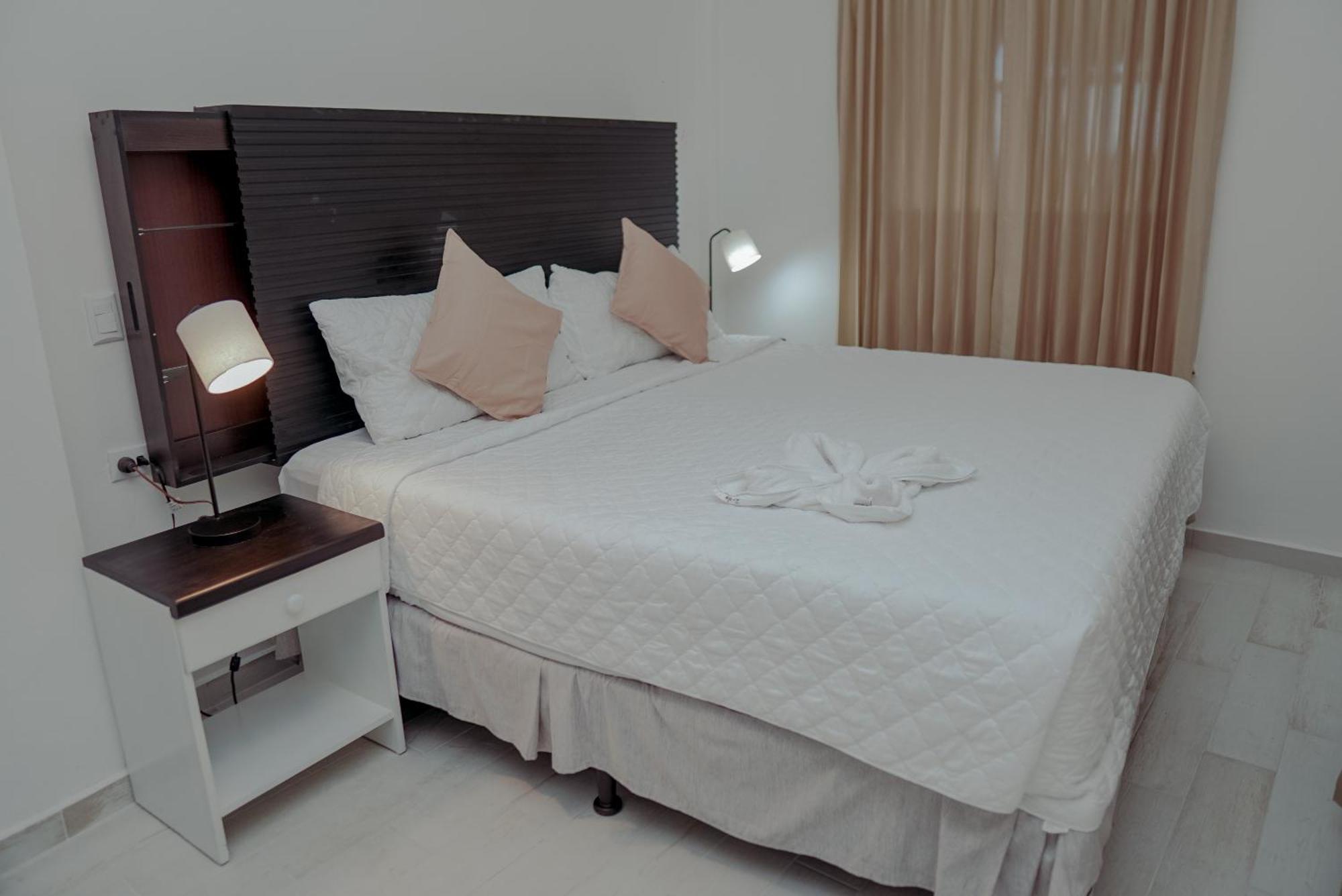Hotel Villa Del Lago Flores Extérieur photo