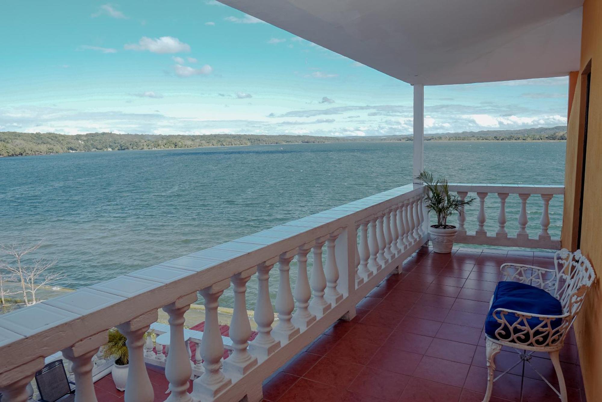 Hotel Villa Del Lago Flores Extérieur photo