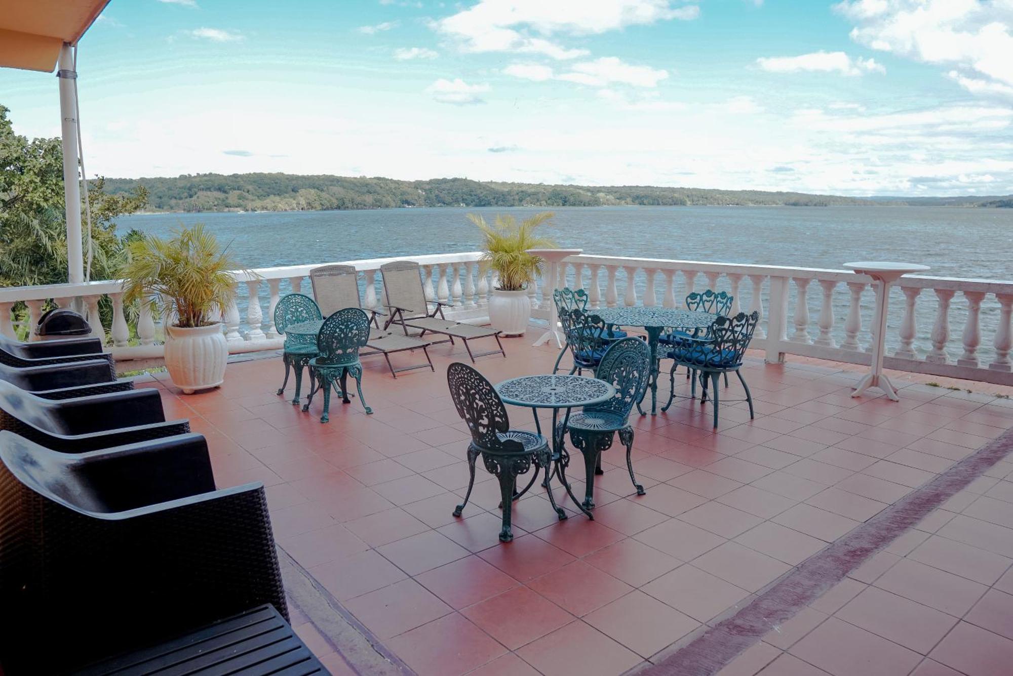 Hotel Villa Del Lago Flores Extérieur photo