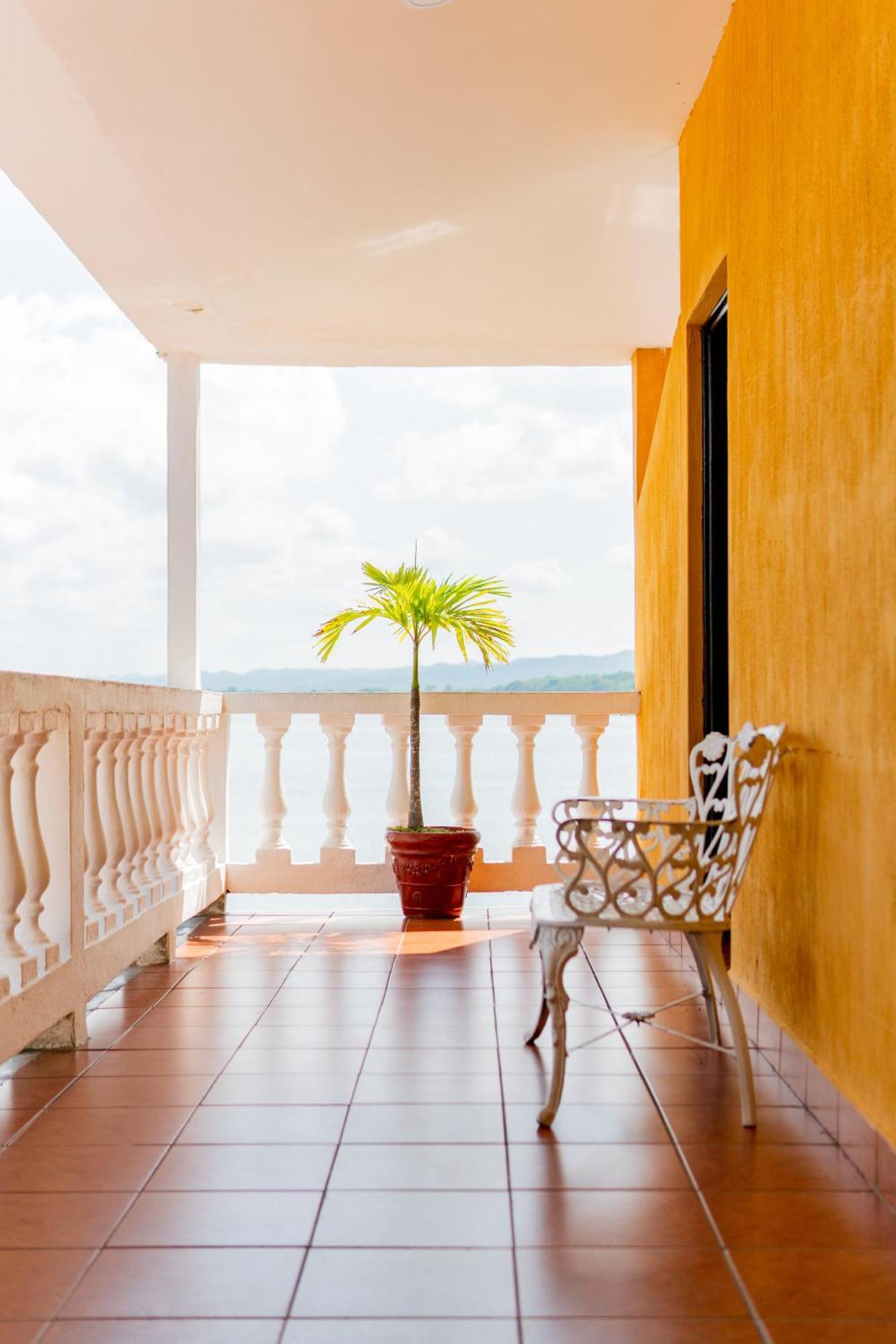 Hotel Villa Del Lago Flores Extérieur photo