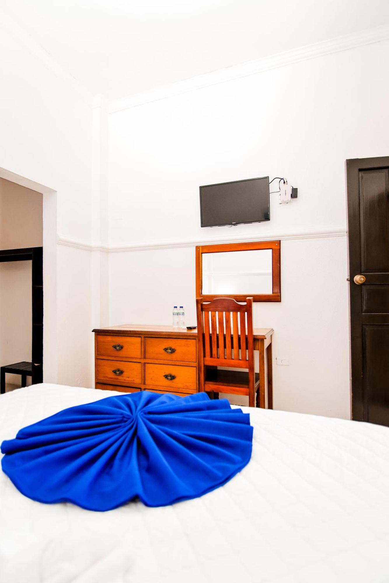 Hotel Villa Del Lago Flores Extérieur photo