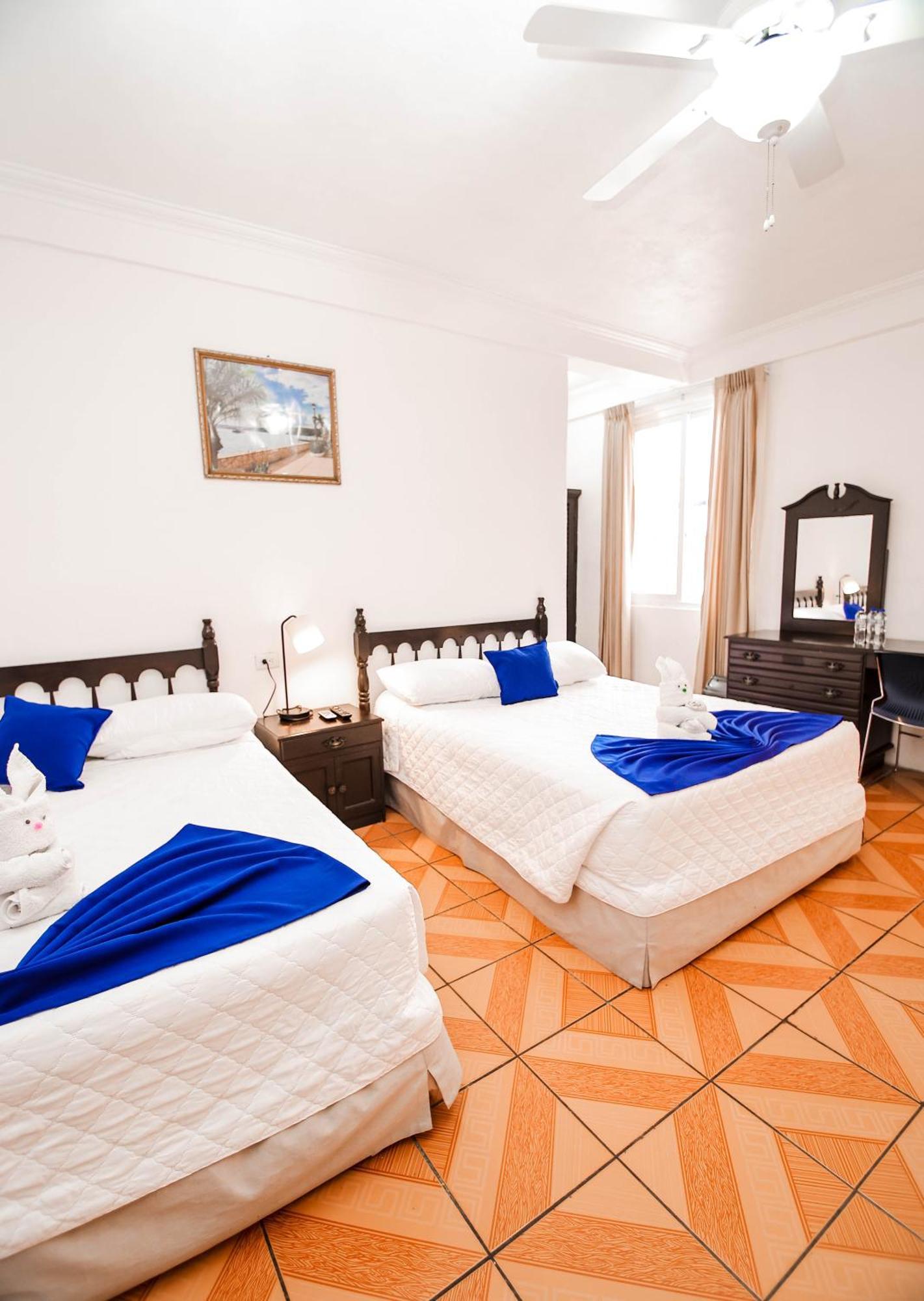 Hotel Villa Del Lago Flores Extérieur photo